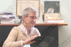 FAENZA (RAVENNA). UFFICI DELLA CASA DISCOGRAFICA ED EDIZIONI MUSICALI "GALLETTI BOSTON". INTERVISTA AD ANNA GALLETTI CHE INSIEME ALLA SORELLA ALESSANDRA DIRIGE LA CASA DISCOGRAFICA. GALLETTI BOSTON E' SPECIALIZZATA NELLA PRODUZIONE DI MUSICA DI ORCHESTRE DA BALLO E IN PARTICOLARE DI MUSICA LISCIO E FOLK. FOTOGRAFIE REALIZZATE NELL'AMBITO DELLA CAMPAGNA LISCIO@MUSEUM 2009, MUSEO DELLA MUSICA E DEL BALLO TRADIZIONALI ROMAGNOLI. FOLK. ANNA GALLETTI MOSTRA UN LP, 33 GIRI, ALBUM DI CASTELLINA-PASI.