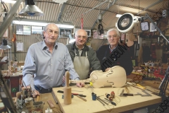 RIMINI. LABORATORIO DI LIUTERIA DEI FRATELLI MIGANI, DOVE VENGONO COSTRUITI ARTIGIANALMENTE VIOLINI, VIOLE E VIOLONCELLI. DA SX A DX: TARCISIO, PIERLUIGI E FERDINANDO MIGANI. FOTOGRAFIE REALIZZATE NELL'AMBITO DELLA CAMPAGNA LISCIO@MUSEUM 2008, MUSEO DELLA MUSICA E DEL BALLO TRADIZIONALI ROMAGNOLI. FOLK