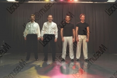 OZZANO EMILIA (BOLOGNA). SALA PRIMAVERA. GRUPPO DI BALLERINI "ALLA FILUZZI" FASHION DANCE GROUP. LE COPPIE SI ESIBISCONO NELLA SPECIALITA' DELLA POLCA CHINATA, POLKA. SI TRATTA DI UN BALLO CHE PREVEDE LA PARTECIPAZIONE DI UNA COPPIA DI BALLERINI MASCHI. E' UNA PARTICOLARITA' ESCLUSIVA DEL "LISCIO FILUZZIANO". LE DUE COPPIE SI PRESENTANO NEI DUE CARATTERISTICI ABITI, COSTUMI DI SCENA DELLA POLKA CHINATA. BALERA, LOCALE DA BALLO, BALLERINI, BALLERINE, LISCIO FILUZZIANO. FOTOGRAFIE REALIZZATE NELL'AMBITO DELLA CAMPAGNA LISCIO@MUSEUM 2009, MUSEO DELLA MUSICA E DEL BALLO TRADIZIONALI ROMAGNOLI. FOLK